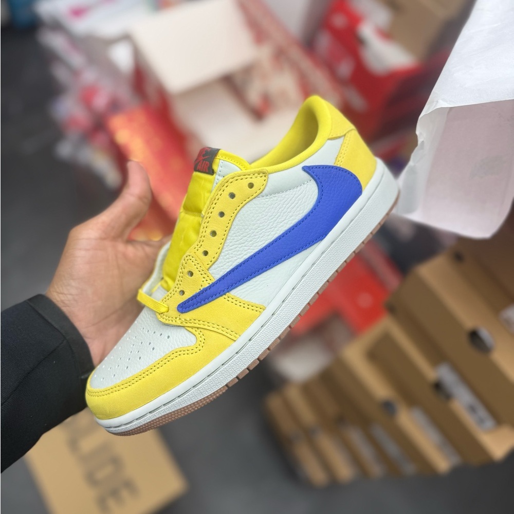 Jordan 1 low Travis Scott canary 7.5W authentic!